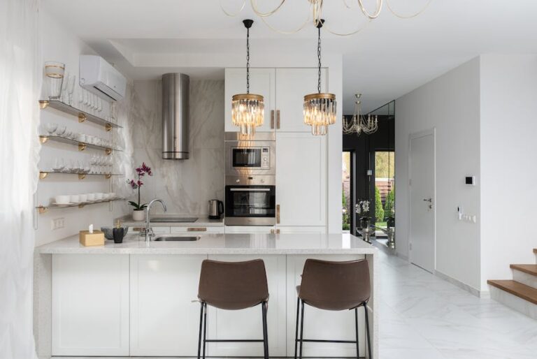 Hoeveel kost het gemiddeld om te wonen in monaco inclusief alle verbonden kosten?